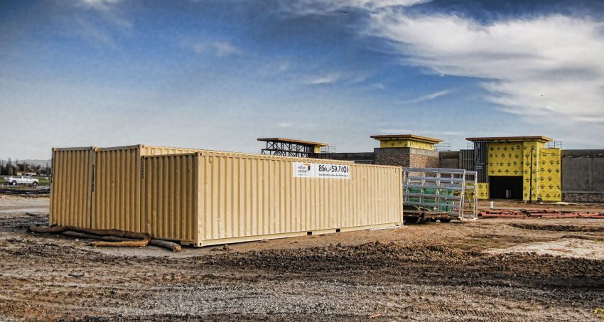 Why You Should Lease Storage Containers for Your Construction Site